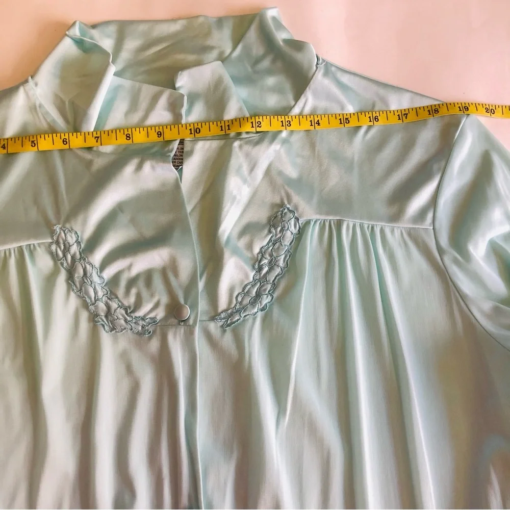 Vanity Fair Woman’s Embroidered Satin Semi-Shear Nightgown Robe Plus Size 2XL - Picture 8 of 10